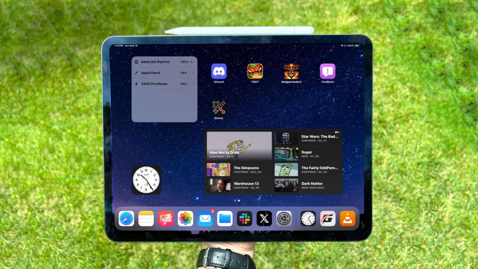 M4 iPad Pro in hand