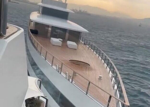 Laurene Powell Jobs super-yacht crashed